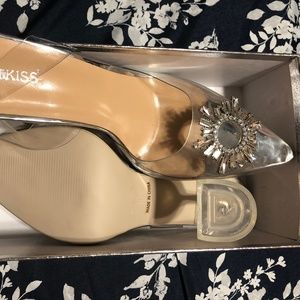 Clear pumps